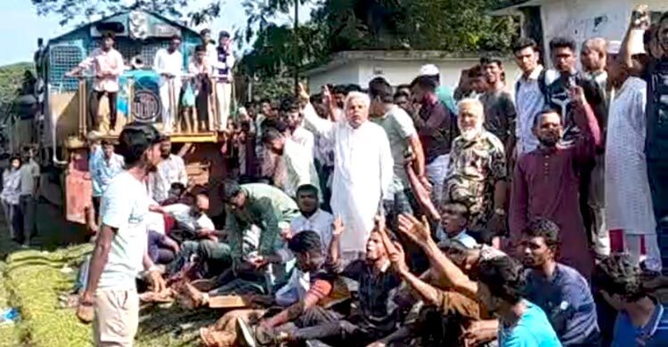 বিএনপির মনোনয়ন না পেয়ে রেলপথ অবরোধ, মোহনগঞ্জ-ঢাকা ট্রেন বন্ধ