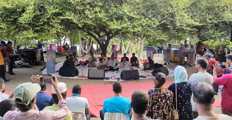 ফরিদা পারভীনের স্মরণানুষ্ঠানে চুল কেটে প্রতীকী প্রতিবাদ