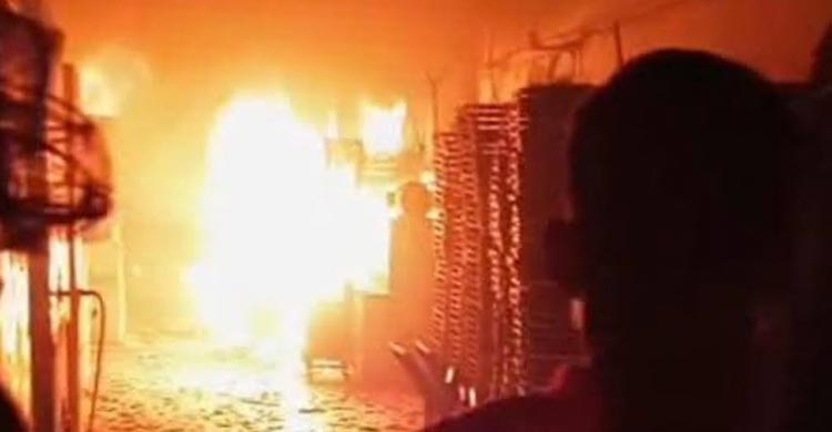 ময়মনসিংহ বিসিকে আগুন, পুড়লো কয়েল কারখানা
