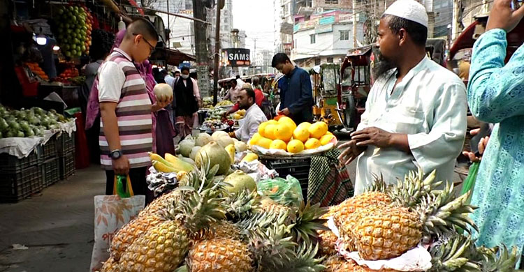 রোজায় কেজিতে বিদেশি ফলের দাম বেড়েছে ২৫০ টাকা পর্যন্ত