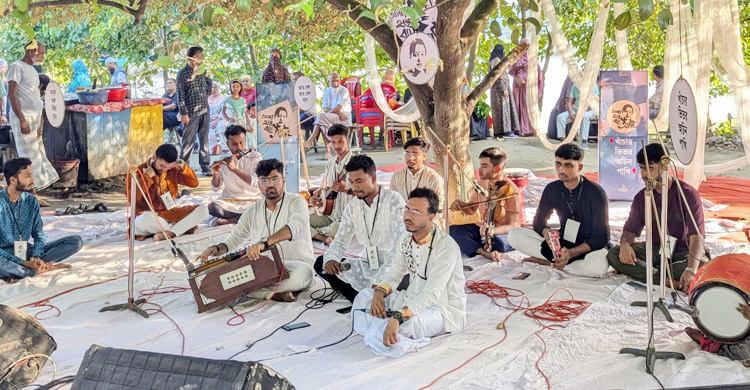 ফরিদা পারভীনের স্মরণানুষ্ঠানে চুল কেটে প্রতীকী প্রতিবাদ