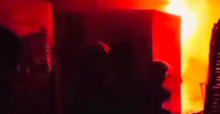 ময়মনসিংহ বিসিকে আগুন, পুড়লো কয়েল কারখানা