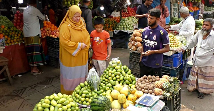 রোজায় কেজিতে বিদেশি ফলের দাম বেড়েছে ২৫০ টাকা পর্যন্ত