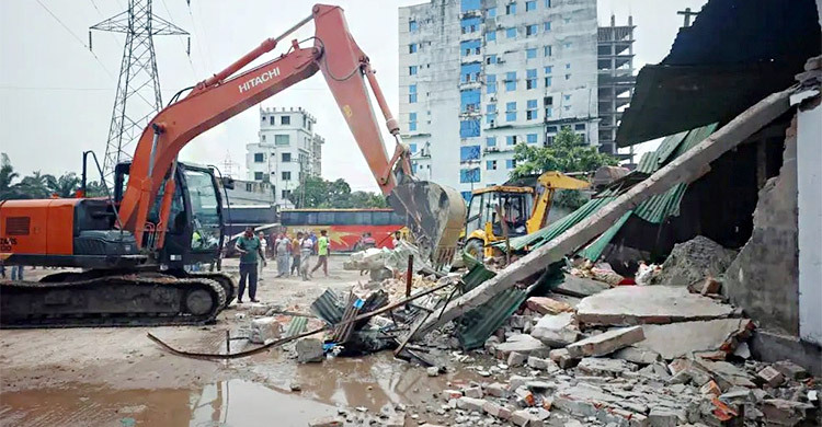 ময়মনসিংহে উচ্ছেদ করা হলো শতাধিক অবৈধ স্থাপনা