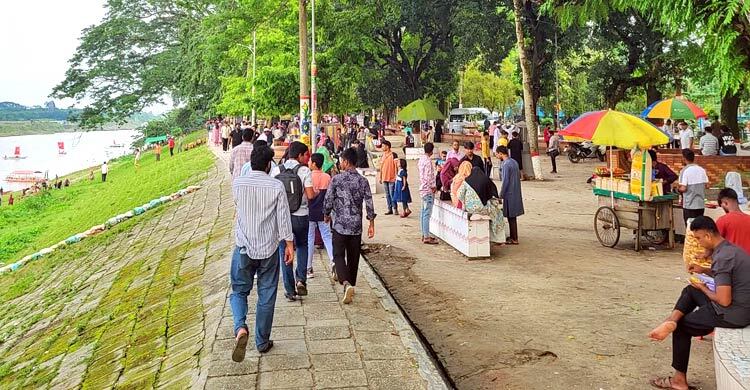 দর্শনার্থীদের পদচারণায় মুখর ময়মনসিংহের পর্যটন স্পট