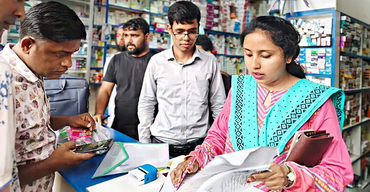 মেয়াদোত্তীর্ণ-অনুমোদনবিহীন ওষুধ বিক্রি, ব্যবসায়ীকে জরিমানা