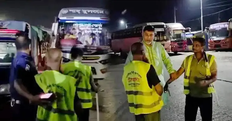 মধ্যরাতে দুই চাঁদাবাজকে হাতেনাতে আটক করে পুলিশে দিলেন মসিক প্রশাসক