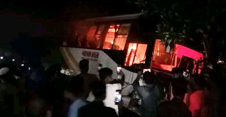 5 die as bus rams three-wheeler in M’singh