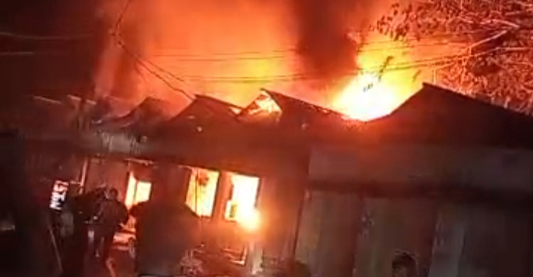 ময়মনসিংহে টিসিবির গোডাউনে আগুন