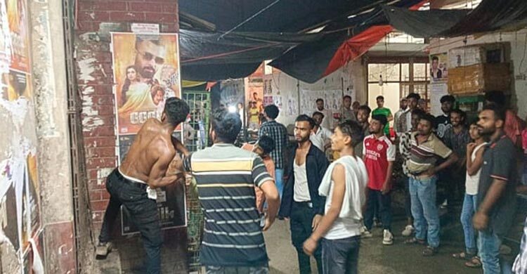 শাকিবের ‘বরবাদ’ চলাকালে বিঘ্ন, সিনেমা হলে ভাঙচুর-অগ্নিসংযোগ