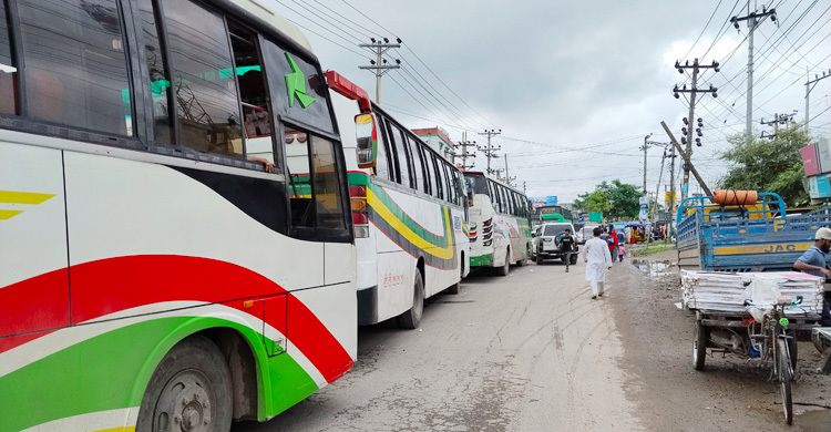জুলাই যোদ্ধাদের বাধায় বাস বন্ধ, ঢাকা-ময়মনসিংহ মহাসড়ক অবরোধ