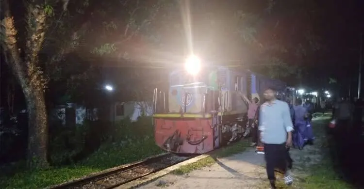 ৩ ঘণ্টা পর যোগাযোগ স্বাভাবিক, ঢাকা-ময়মনসিংহ রুটে ট্রেনে শিডিউল বিপর্যয়