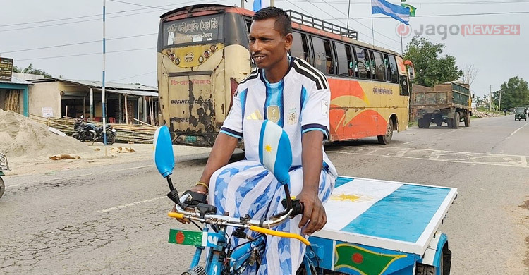 গ্রাম নয়, যেন এক টুকরো আর্জেন্টিনা সাজিয়েছেন ভ্যানচালক ‘মেসি