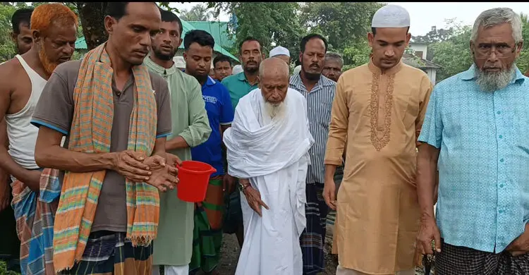 প্রিয় ইমামকে ওমরাহ উপহার, আবেগে ভাসল বিদায়ের মুহূর্ত