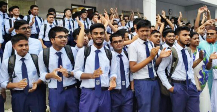 এইচএসসিতে ময়মনসিংহ বোর্ডে ছেলেদের চেয়ে এগিয়ে মেয়েরা