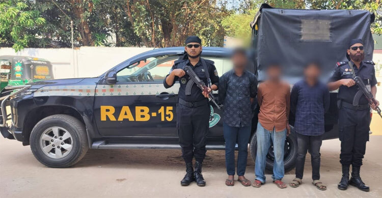 টেকনাফে তিন হাজার লিটার অকটেন জব্দ, ৩ যুবক গ্রেফতার