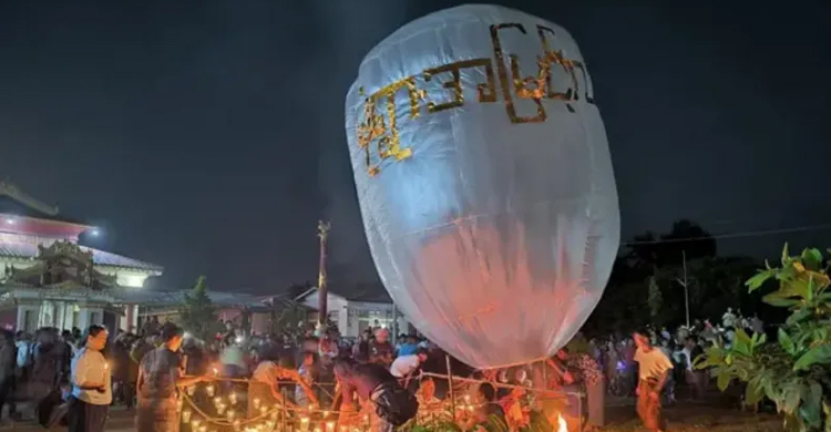 মিয়ানমারে বৌদ্ধ উৎসবে প্যারাগ্লাইডার থেকে বোমা হামলায় নিহত ২৪