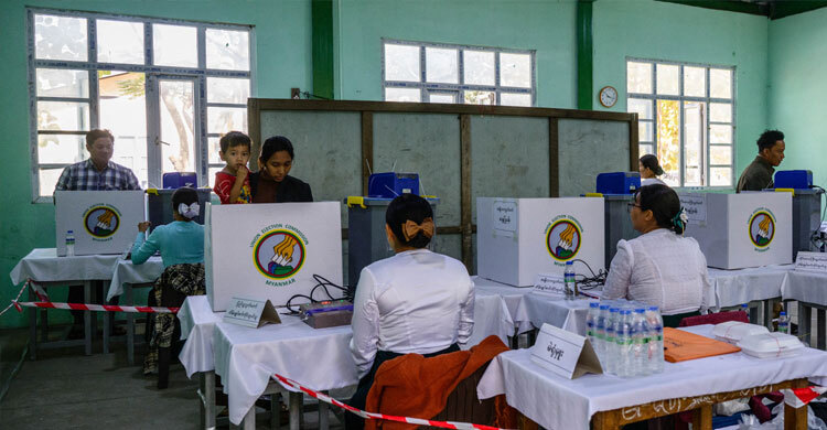 মিয়ানমারে ভূমিধস জয়ের পথে সেনা সমর্থিত দল