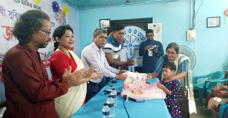 দুর্গোৎসবে ৮০ শিশুর মুখে হাসি ফোটালো ‘স্বপ্ন’