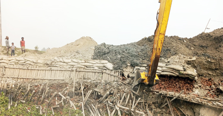 ধলেশ্বরী তীরের অবৈধ স্থাপনা উচ্ছেদ