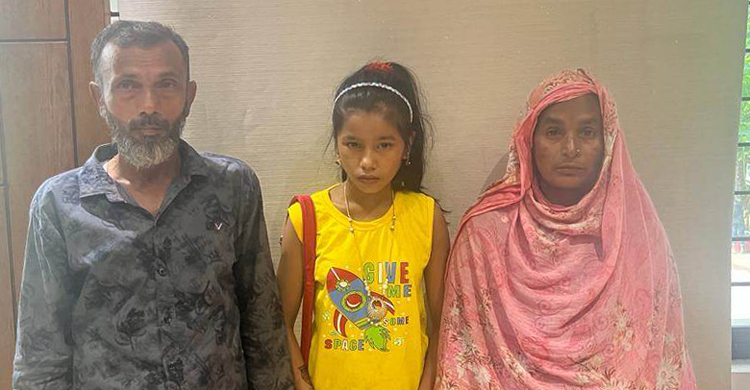 ফেসবুকের সুবাদে মায়ের কোলে ফিরলো ৯ বছরের শিশু