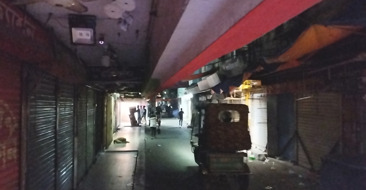 নারায়ণগঞ্জে রাত ৮টার পর মার্কেট-দোকানপাট বন্ধ