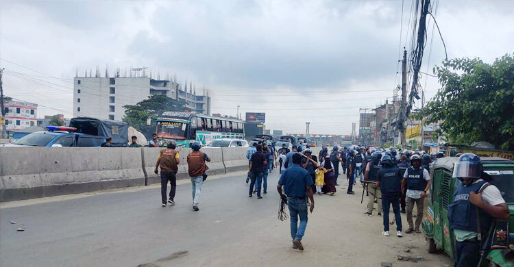 সিদ্ধিরগঞ্জে বিএনপির সঙ্গে পুলিশের ধাওয়া-পাল্টাধাওয়া, আটক ৫