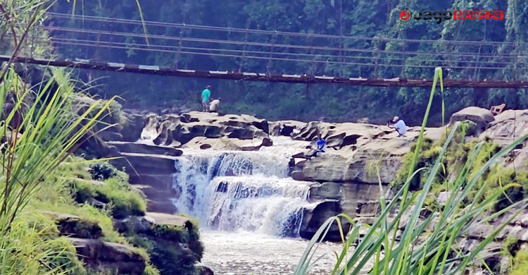 বর্জ্যে ম্লান নাফাখুমের সৌন্দর্য