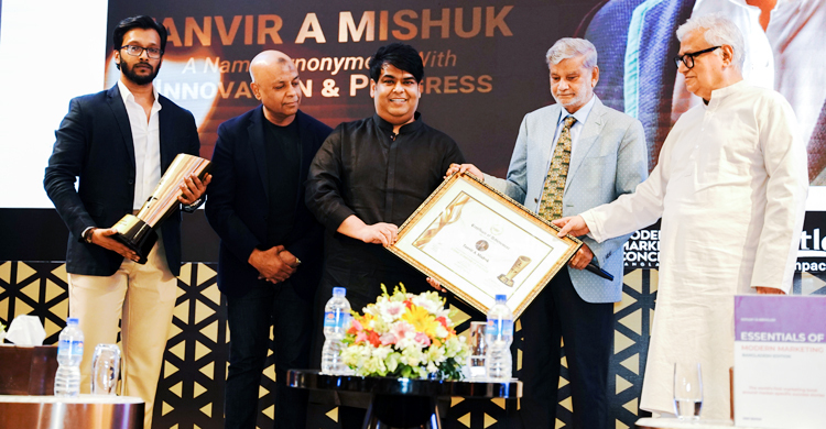 কটলার আইকনিক অ্যাচিভার অ্যাওয়ার্ড পেলেন তানভীর এ মিশুক