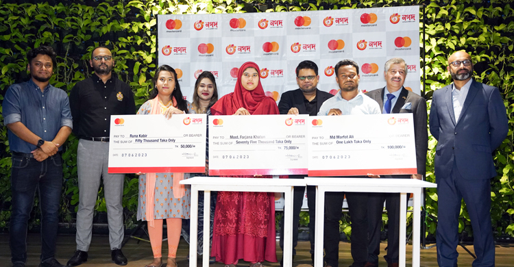 নগদ-মাস্টারকার্ড লাখপতি ক্যাম্পেইনের পুরস্কার পেলেন বিজয়ীরা