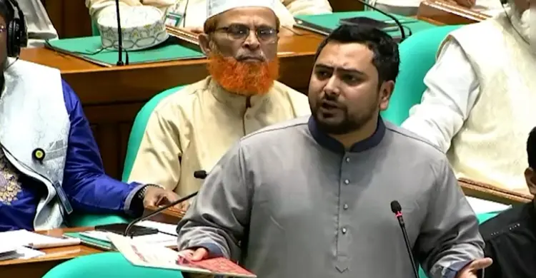 হামলার ঘটনায় কেন মামলা নেওয়া হচ্ছে না, স্বরাষ্ট্রমন্ত্রীকে নাহিদের প্রশ্ন