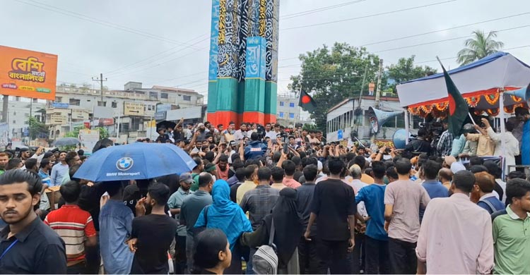 জাতীয় নাগরিক পার্টির (এনসিপি) আহ্বায়ক নাহিদ ইসলাম বলেছেন, সংস্কার ও জুলাই সনদ বাস্তবায়ন না হওয়া পর্যন্ত আমরা ঘরে ফিরবো না