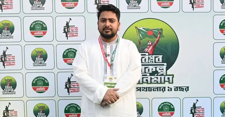 ওমরাহ শেষে আজ দেশে ফিরবেন নাহিদ ইসলাম