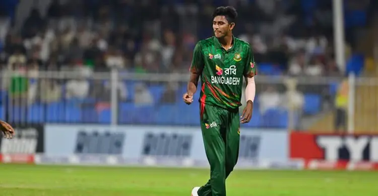 সিমন্সের চোখে ‘ট্রাম্প কার্ড’, নাহিদ রানার প্রশংসায় নিউজিল্যান্ড কোচও