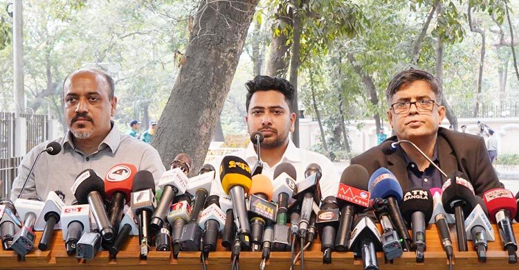 প্রধান উপদেষ্টার কাছে ছেলের জন্য দোয়া চাইলেন নাহিদের মা