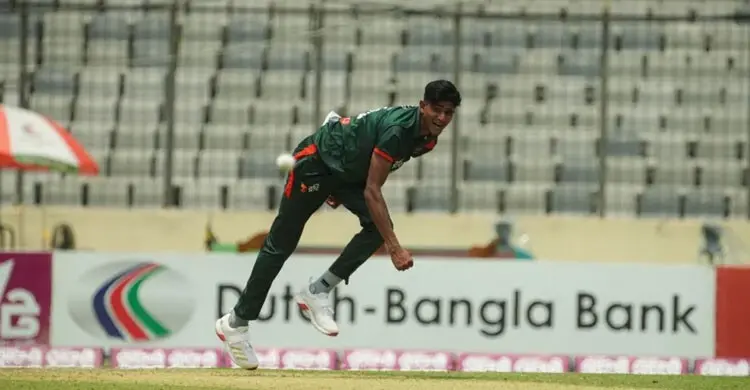 নাহিদের তোপে দুইশ রানের আগেই অলআউটের শঙ্কায় নিউজিল্যান্ড