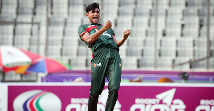 তিন পেসার খেলানোর কৌশলেই সাফল্য, নাহিদ রানার বিধ্বংসী পাঁচ উইকেট