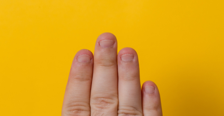 নখ কামড়ানো কিসের লক্ষণ