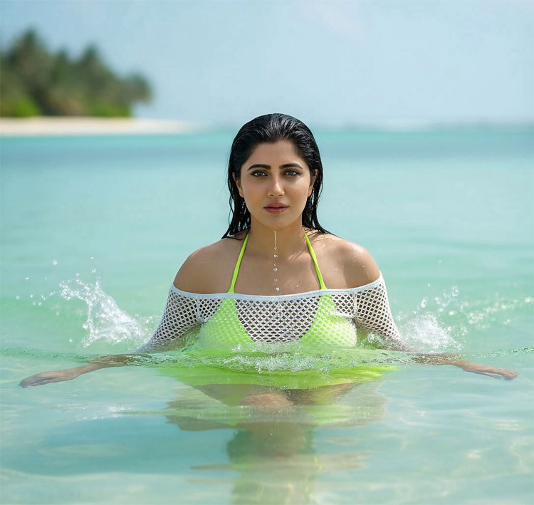 কক্সবাজারের পানিতে নামলে শরীর চুলকায় : নায়লা নাঈম