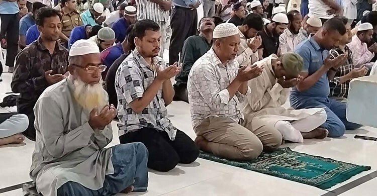 ‘জুমাতুল বিদা’য় দেশ ও মুসলিম উম্মাহর জন্য বিশেষ দোয়া