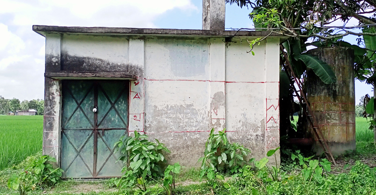 টাকা নিয়েও জমিতে পানি দিচ্ছেন না অপারেটর, বিপাকে কৃষকরা