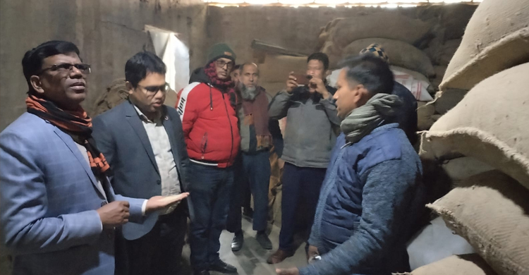 নওগাঁয় ১০ ব্যক্তি-প্রতিষ্ঠানকে ৫ লাখ টাকা জরিমানা