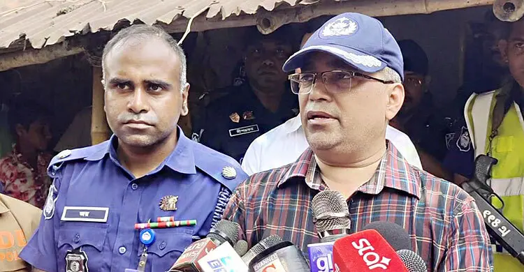 পারিবারিক বিরোধে চারজনকে গলা কেটে হত্যা: এসপি