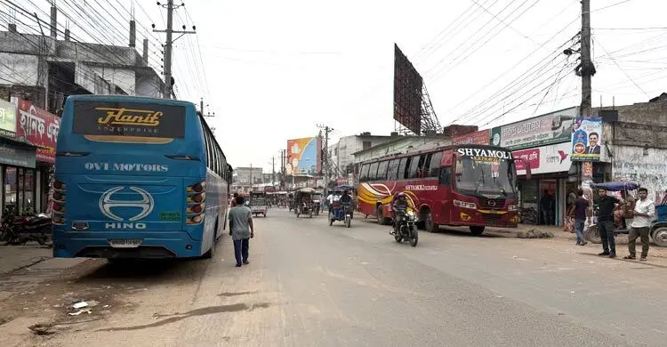 নওগাঁয় ৭ ঘণ্টা পর বাস চলাচল শুরু