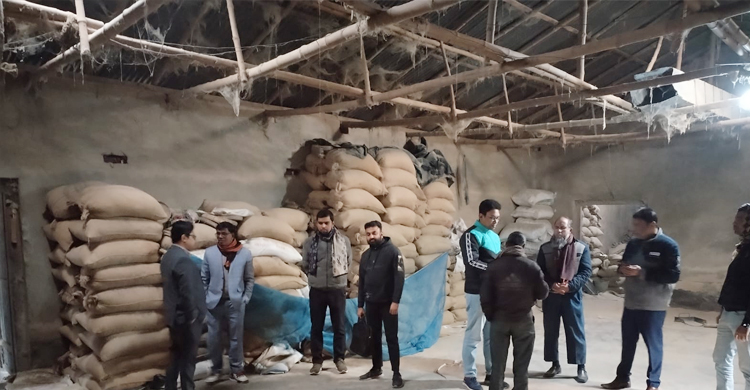 নওগাঁয় ১০ ব্যক্তি-প্রতিষ্ঠানকে ৫ লাখ টাকা জরিমানা