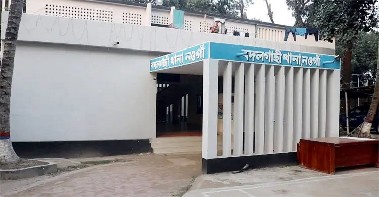 নওগাঁয় ডাকাত সন্দেহে পায়ের রগ কেটে একজনকে হত্যা