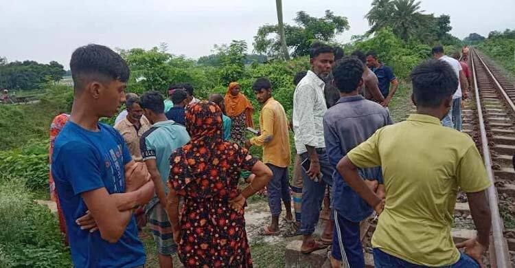 নওগাঁয় ট্রেনে কাটা পড়ে যুবকের মৃত্যু