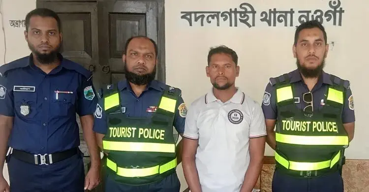 চীনা পর্যটককে হেনস্তা, টিকটকার ‘হিরো নানা’ আটক