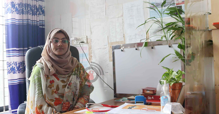 রোগীর অপেক্ষায় ডাক্তার