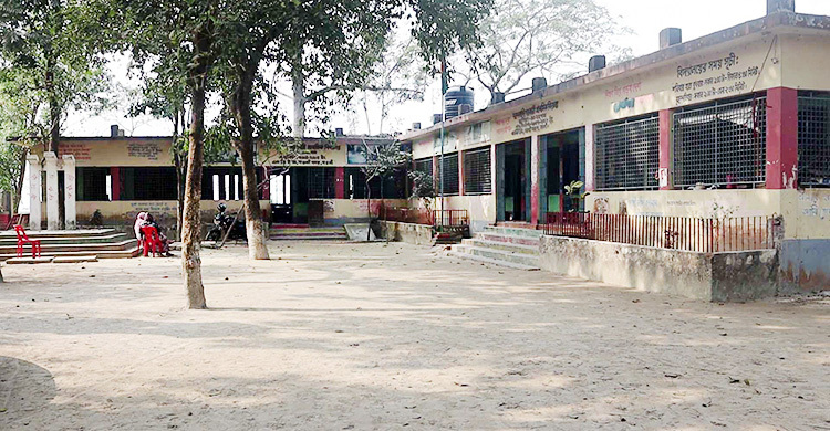 নওগাঁয় বেশিরভাগ কেন্দ্র ঝুঁকিপূর্ণ, নিরাপত্তায় ‘বডি ক্যামেরা’ - Jagonews24.com